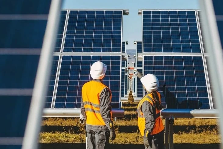 Solar inverter and battery backup system for homes